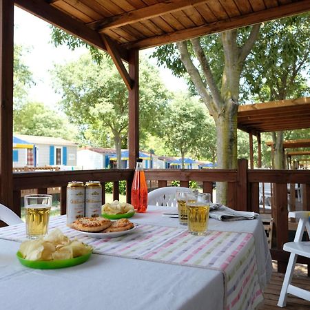 Happy Camp Mobile Homes In Camping Village Rosapineta Rosolina Mare Exterior foto